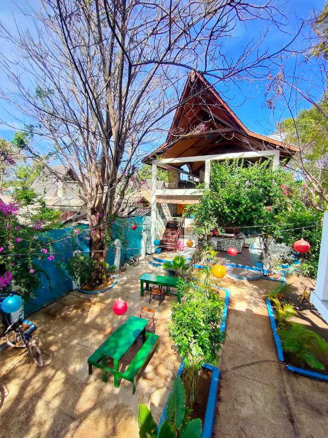 Gili Beach Bum Hostel Gili Trawangan Exterior foto